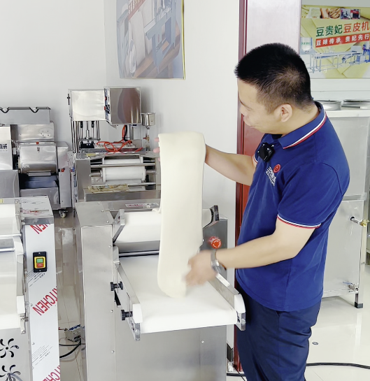 應該使用什么樣的壓面機進行揉面那？
