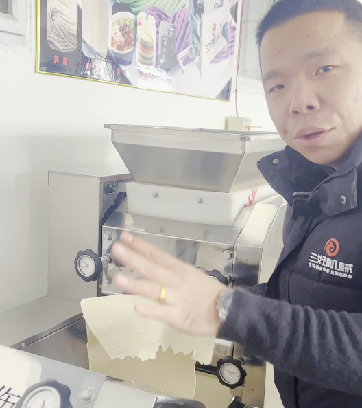 作為一個新手小白應(yīng)該怎么使用面條機制作面條？
